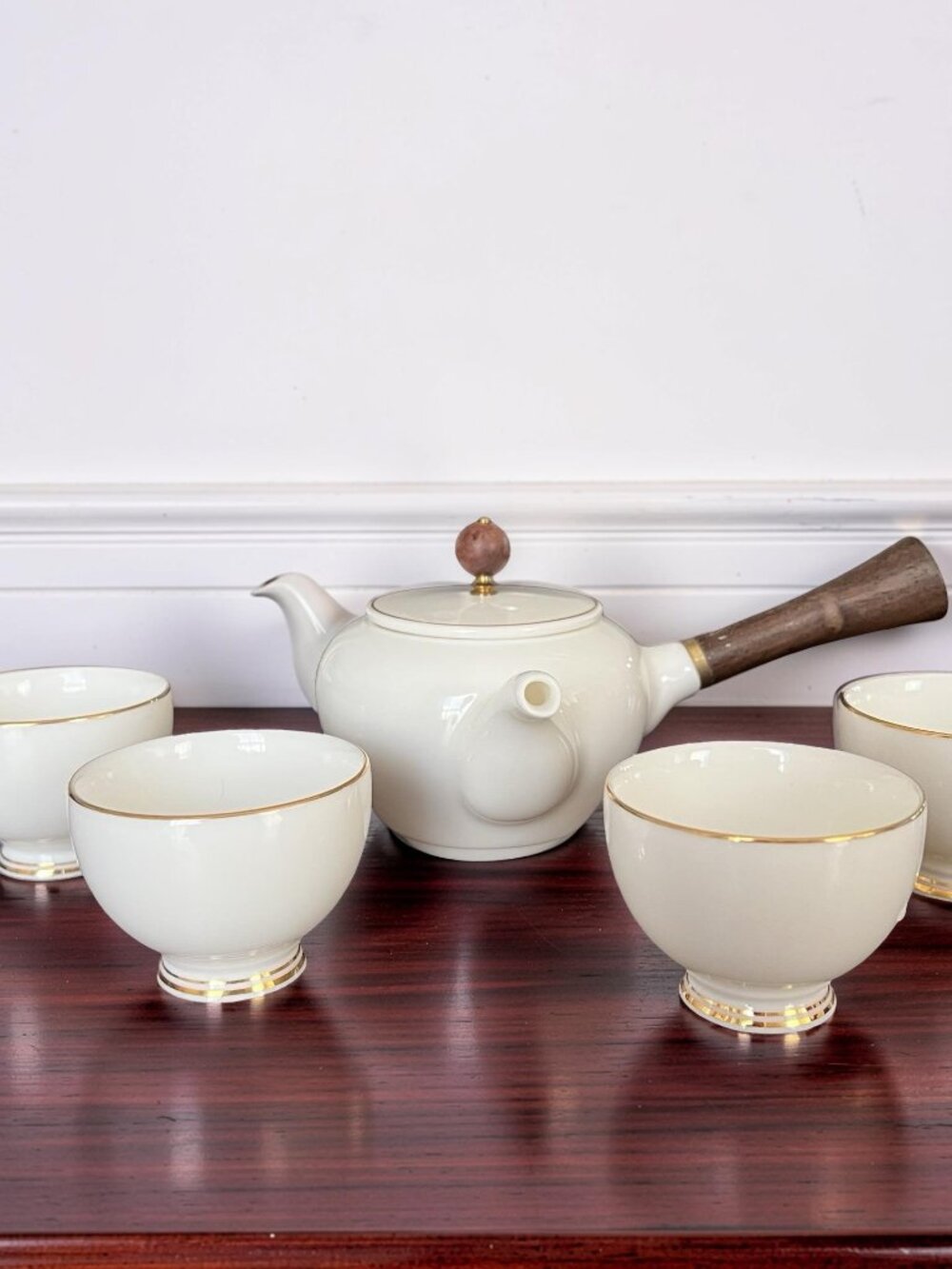 Japanese White Sake Set - Wood Side Handle Teapot w/ Lid and 4 Saki Teacups